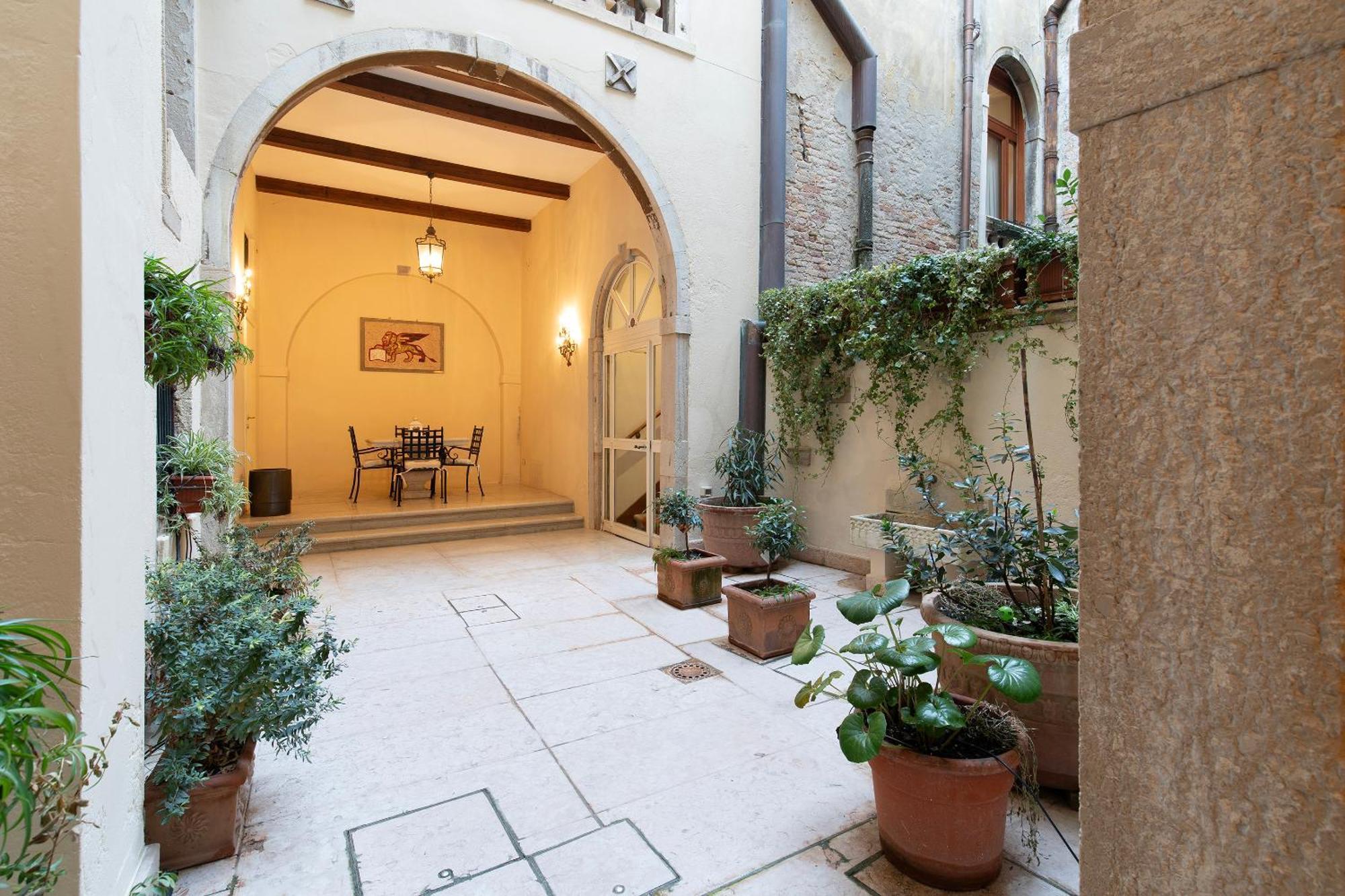 Fortuny3967 Suites&Wine Venedig Exterior foto